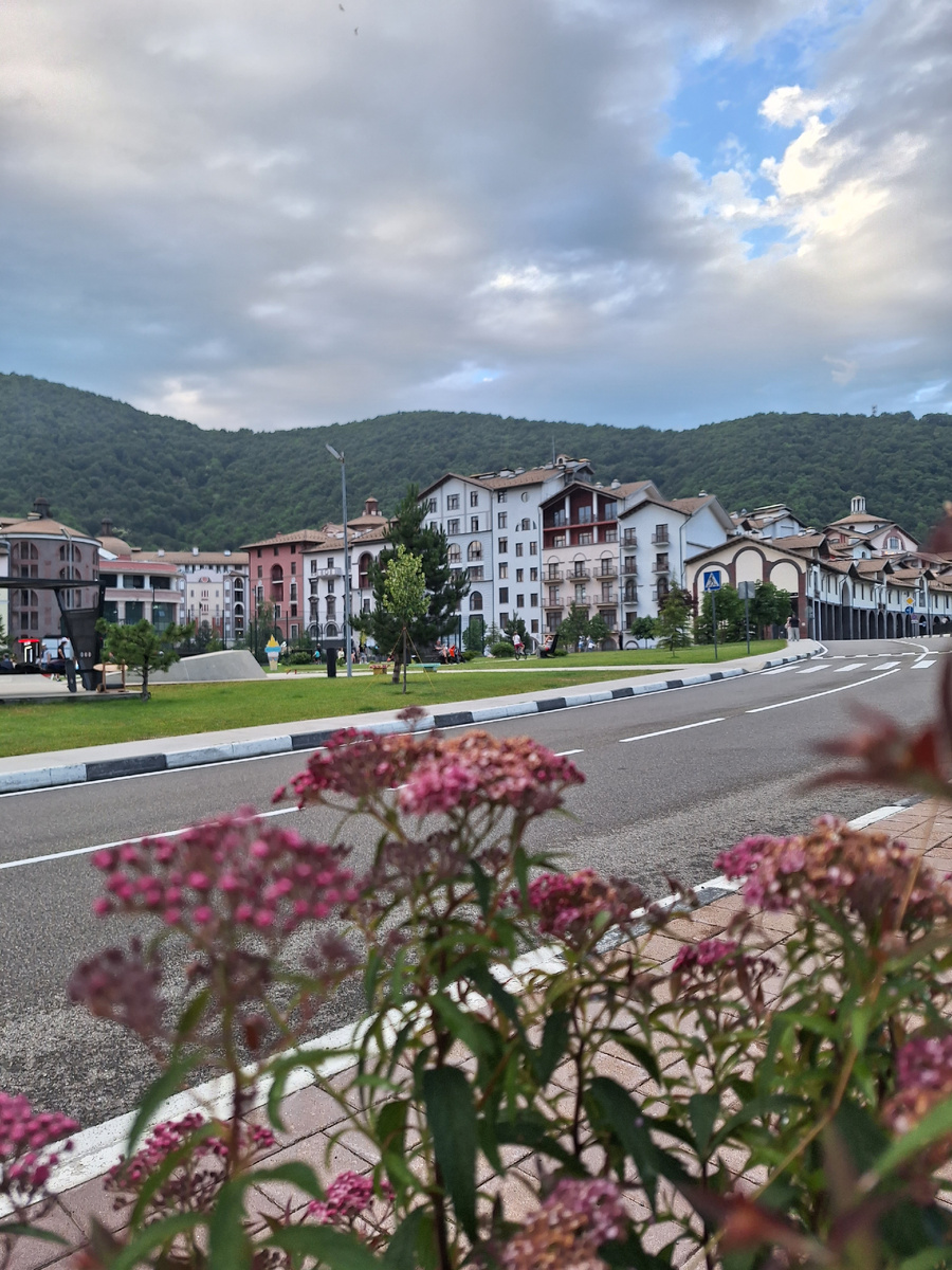 Эсто-Садок, вид от реки Мзымта