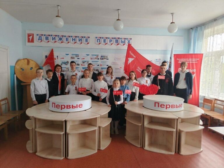    Брендированную мебель от «Движения первых» получили оренбургские школы-призеры Белов Михаил Александрович