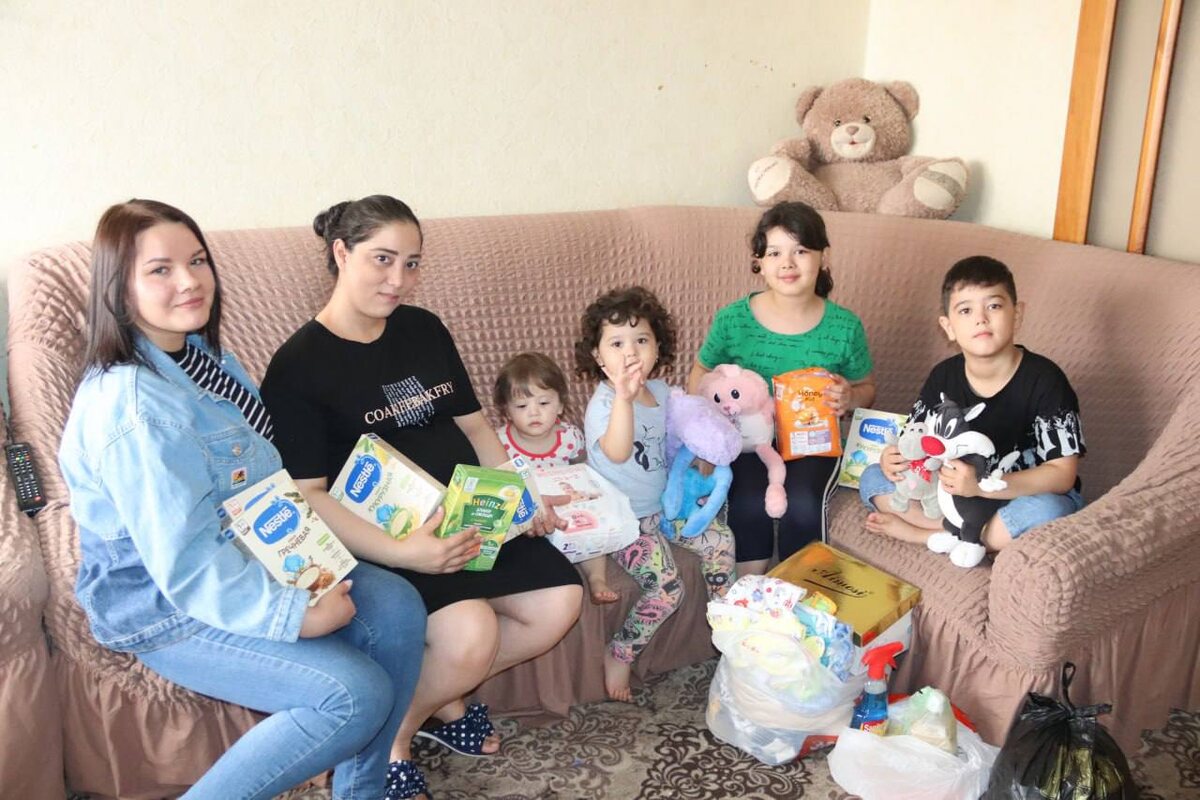    В Оренбуржье семьям, воспитывающих шесть и более детей, оказывается особая поддержка Андрей Севостьянов