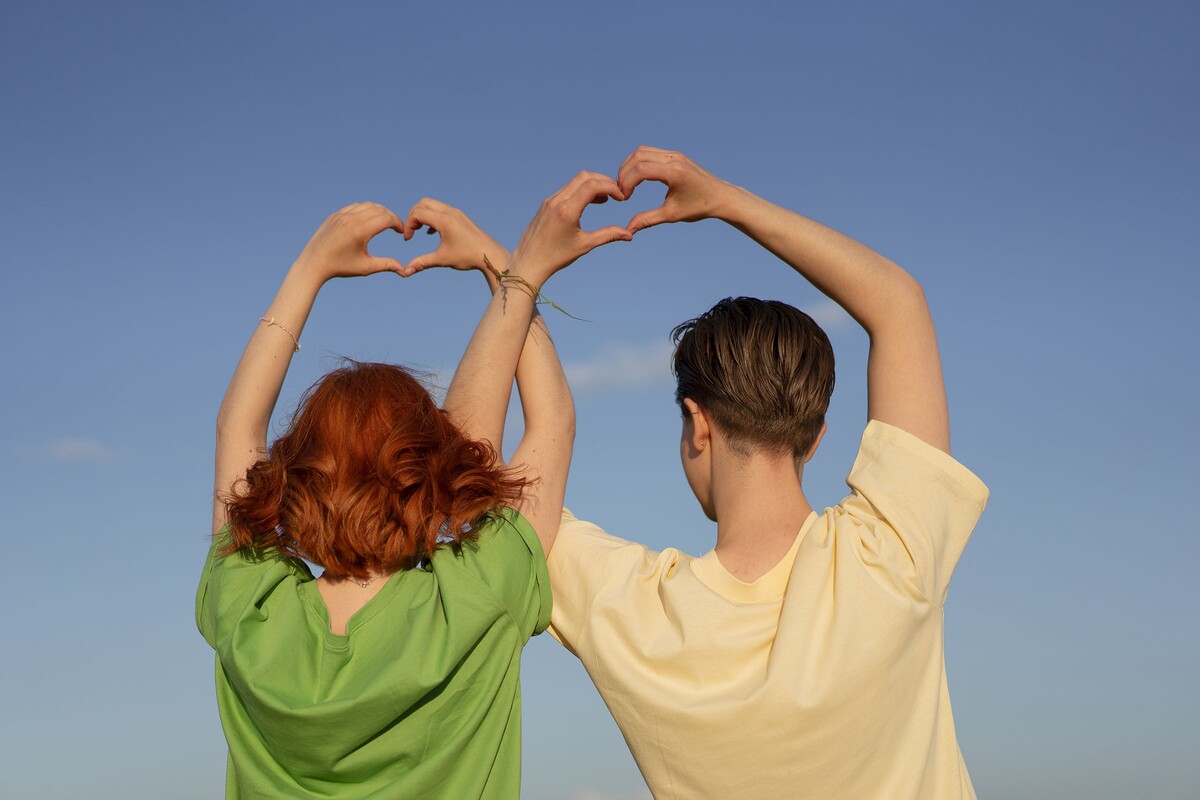 Которые следует вместе с. Прежде чем жениться надо вместе поклеить обои. Вопросы что необходимо обсудить до замужества. Человечки с пазлами. Которые следует вместе с.