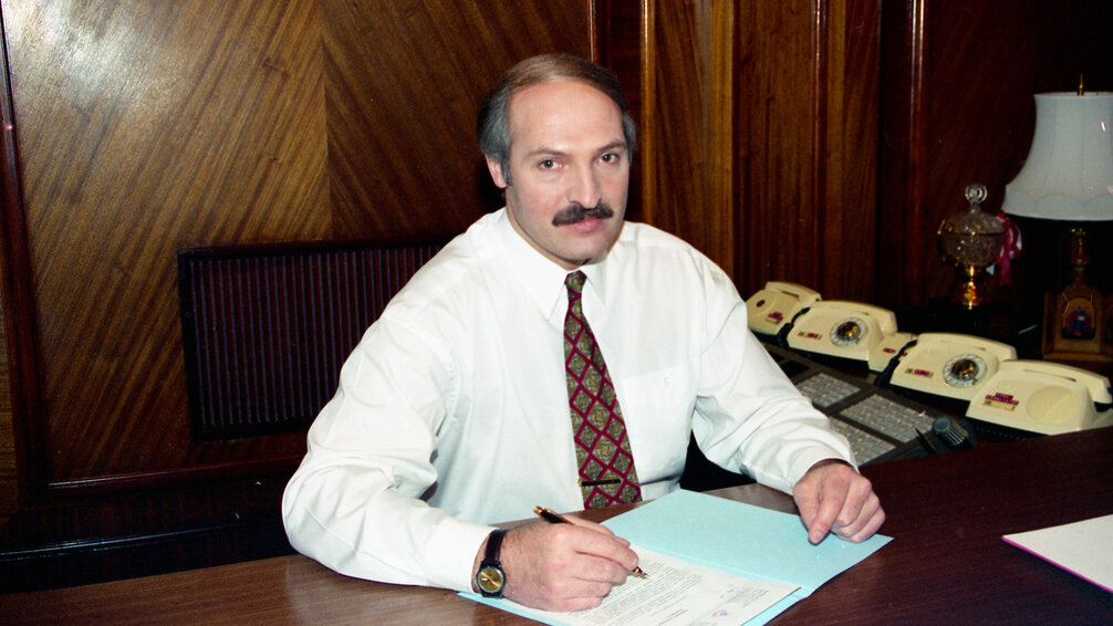 23 июня 1994 года в Беларуси прошел первый тур первых в истории выборов Президента, в котором участвовали шесть кандидатов.