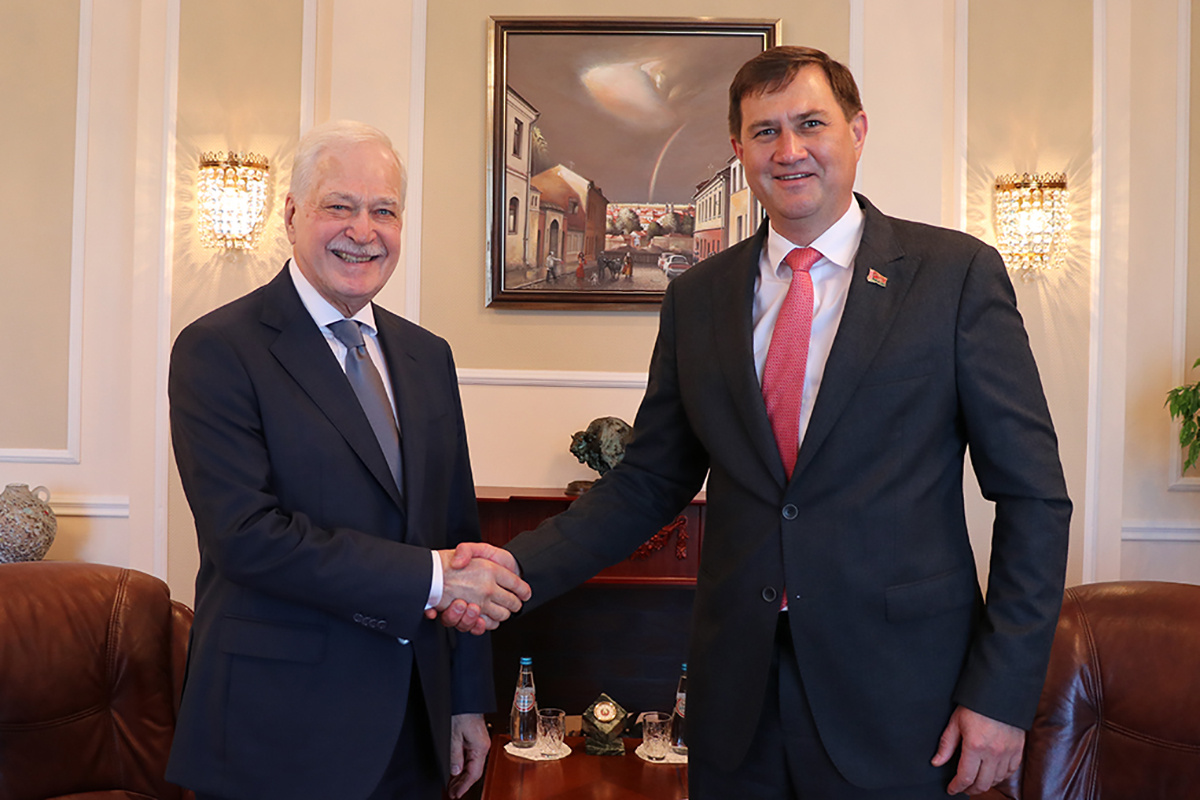    Рыженков встретился с послом России в Беларуси