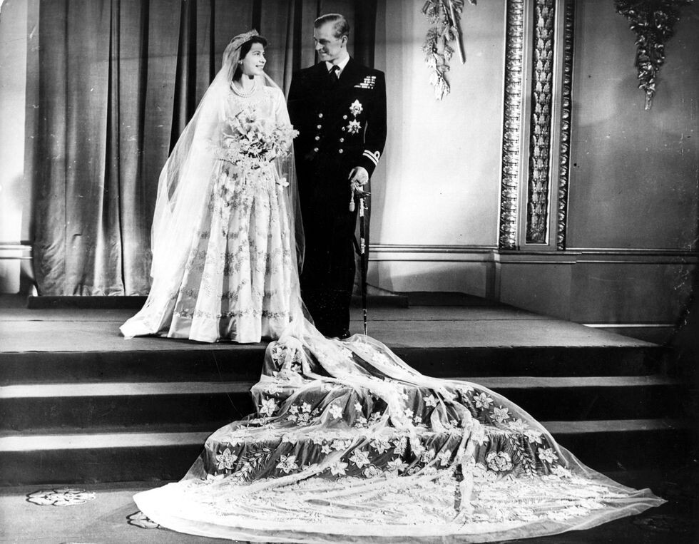   34. Он сочетался браком с принцессой Елизаветой в Вестминстерском соборе 20 ноября 1947 года.  35. Их брак является самым продолжительным королевским браком в истории. 36.-2