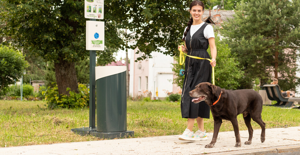 Недавно интернет-газета «Новгород» рассказывала об  установке новых дог-боксов на городских территориях. Полезные стойки с  бесплатными пакетами для уборки за собаками уже оценили многие.