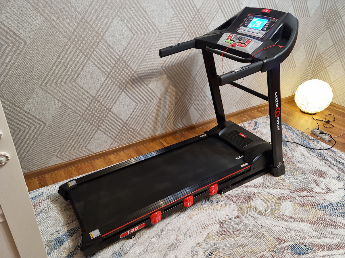 Общий вид беговой дорожки CardioPower T40