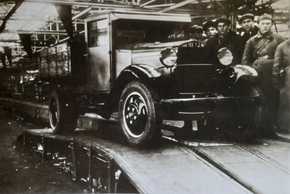    Ставку сделали на индустриализацию, а одной из ведущих отраслей стало автомобилестроение