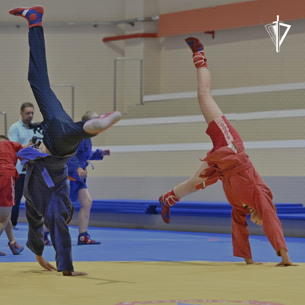 В рамках летнего отдыха в Свердловской области воспитанники одной из спортшкол ДНР посетили тренировку под руководством заслуженного мастера спорта, военнослужащего Уральского округа Росгвардии...-1-2