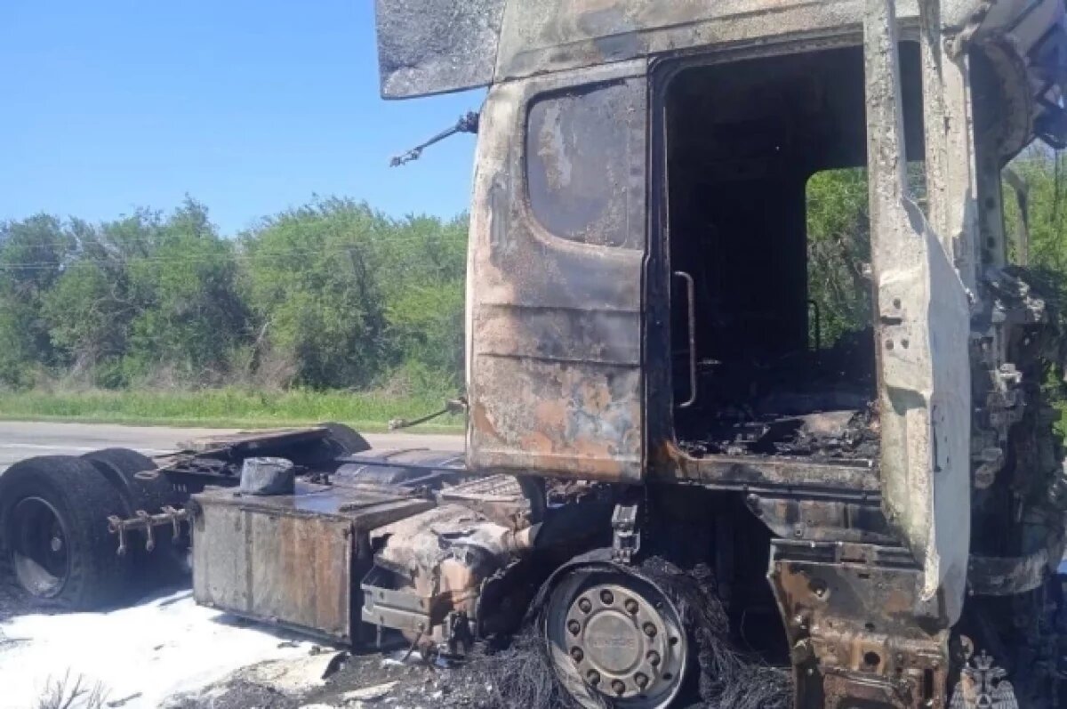    На трассе под Волгоградом сгорел тягач Scania