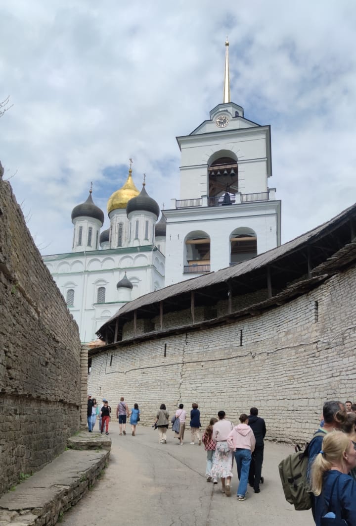 Вошли через Захаб, так называется входная часть на территорию Кремля