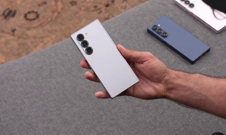    Дизайн нового смартфона Samsung с гибким экраном. Фото: Unbox Therapy