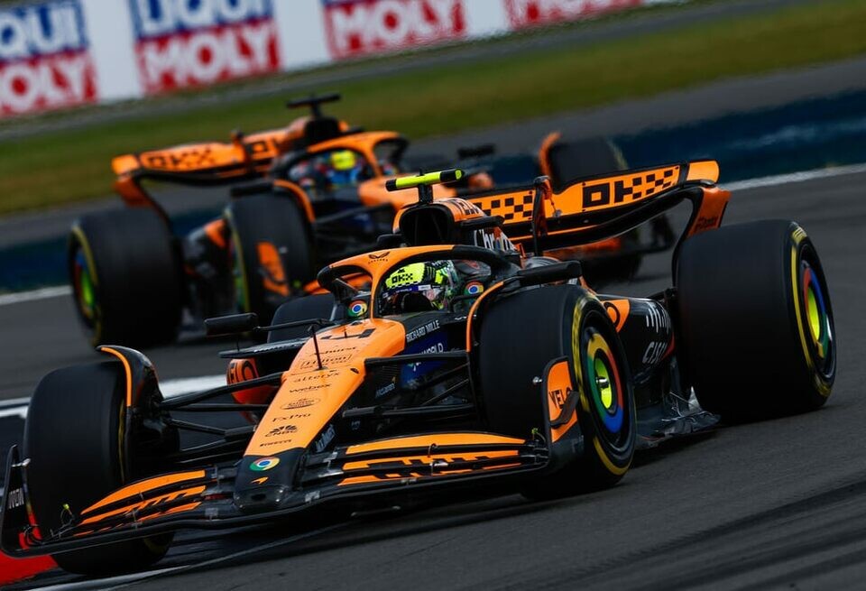    В McLaren признали тактическую ошибку в СильверстоунеMcLaren