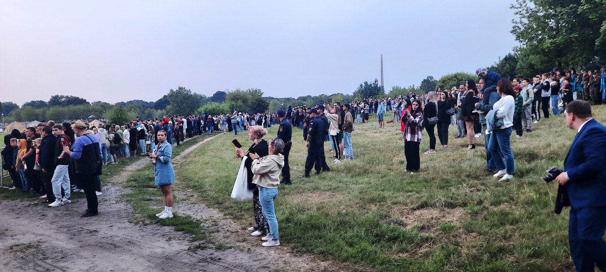 Все в ожидании начала действа.