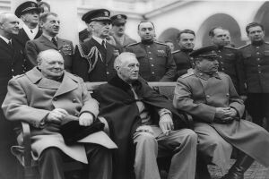 Jalta 1945, Авторство: U. S. Signal Corps. Library of Congress , Franklin D. Roosevelt Library & Museum http://docs.fdrlibrary.marist.edu/images/photodb/09-1905a.gif, Общественное достояние, https://commons.wikimedia.org/w/index.php?curid=211252