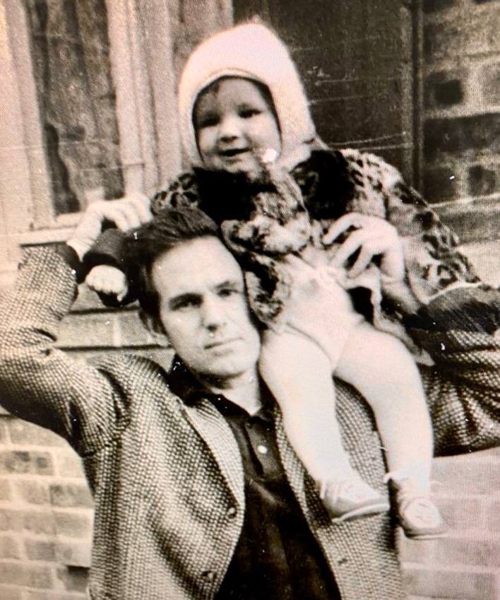 По словам матери отец был счастлив, когда я появился на свет