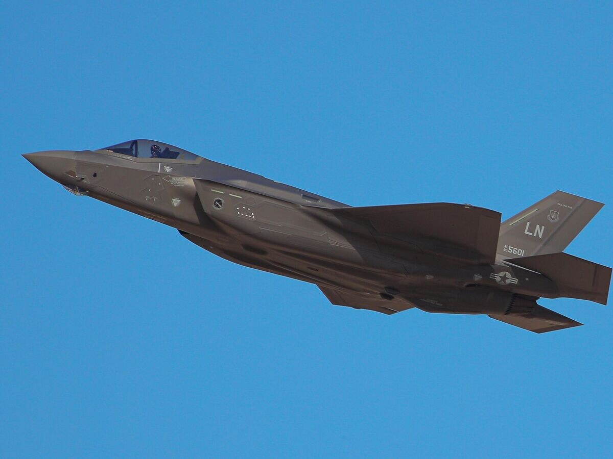    Самолет F-35 на Международном авиационно-космическом салоне Dubai Airshow-2023 © РИА Новости / Пресс-служба ОАК