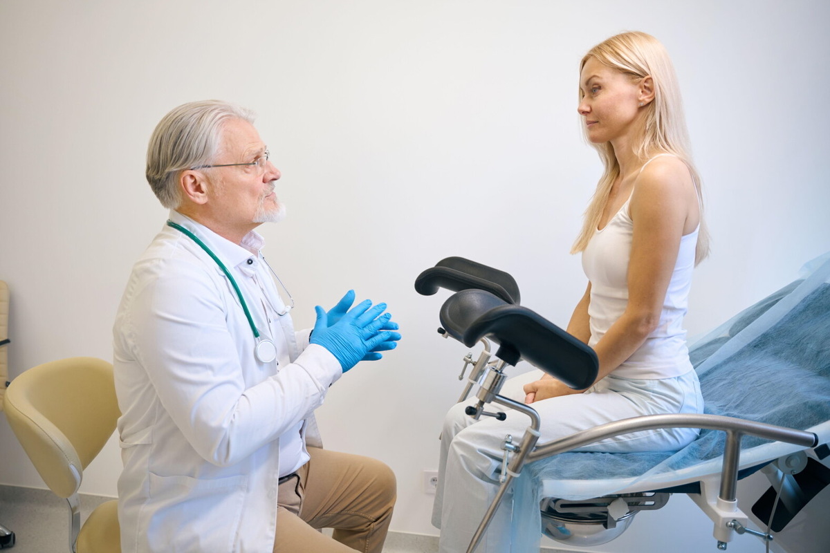     Исследовал вдоль и поперёк: как гинеколог разглядел аномалию у порномодели