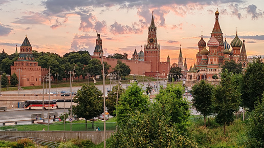 Храм Христа Спасителя, Дом Цветкова, Дом Перцова.