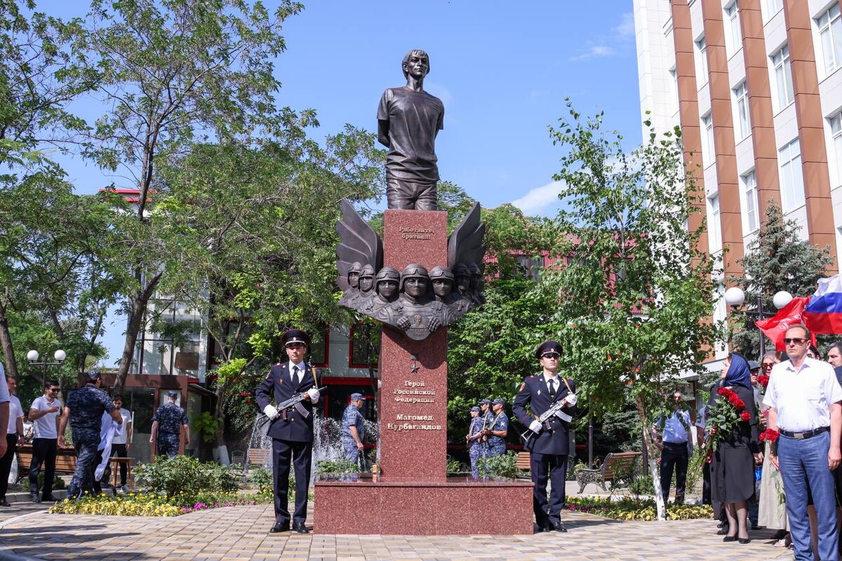 В последние восемь лет в сети часто встречаются записи тренировок или отработки боевых действий наших силовых структур, тайм-код которых стартует с портрета худощавого скуластого парня.-5