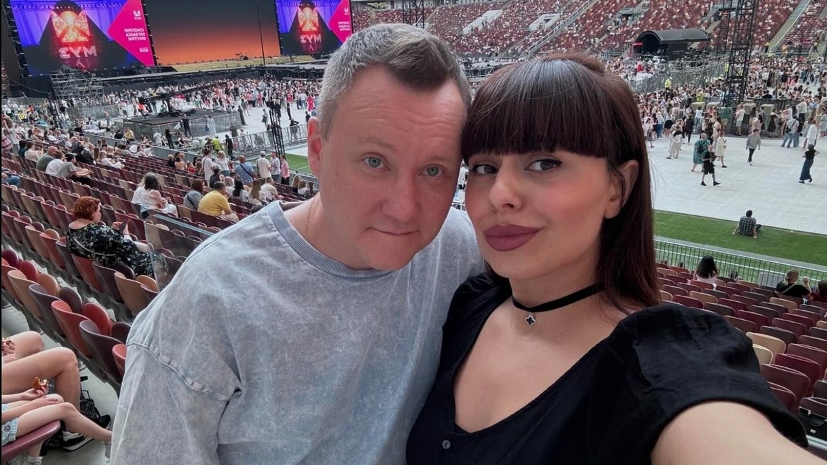 Актер Артем Волобуев с женой