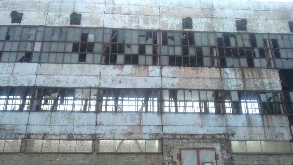    Промышленное здание в Барнауле на пр. Калинина 116/17. Промзона. Источник: "Толк"