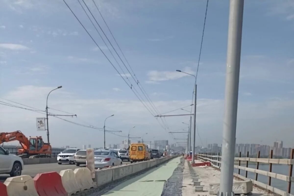    Ограждение Октябрьского моста в Новосибирске заменили на дешёвую копию