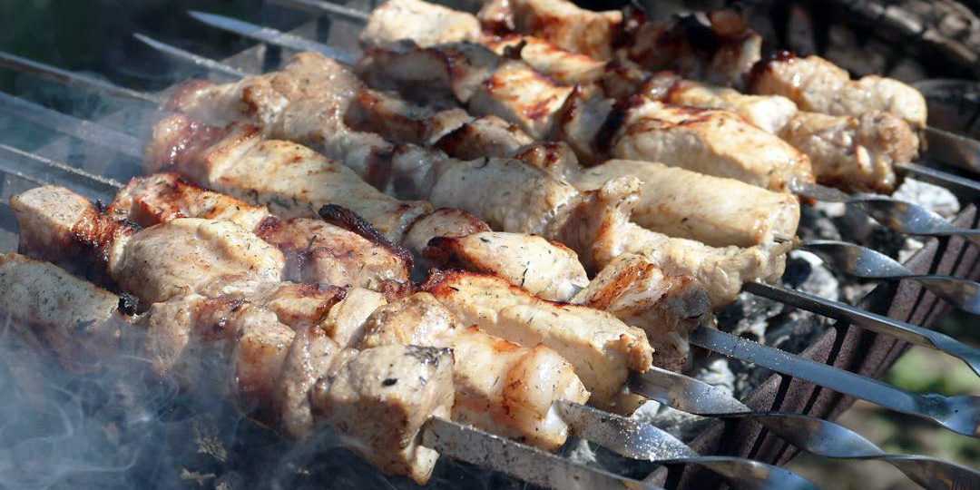 Сочный и нежный шашлык из свинины с лимоном на минералке