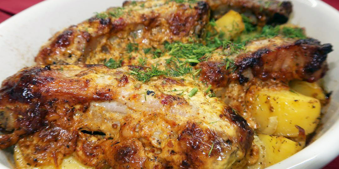 Сочные и очень нежные свиные рёбрышки, запечённые с картофелем в духовке