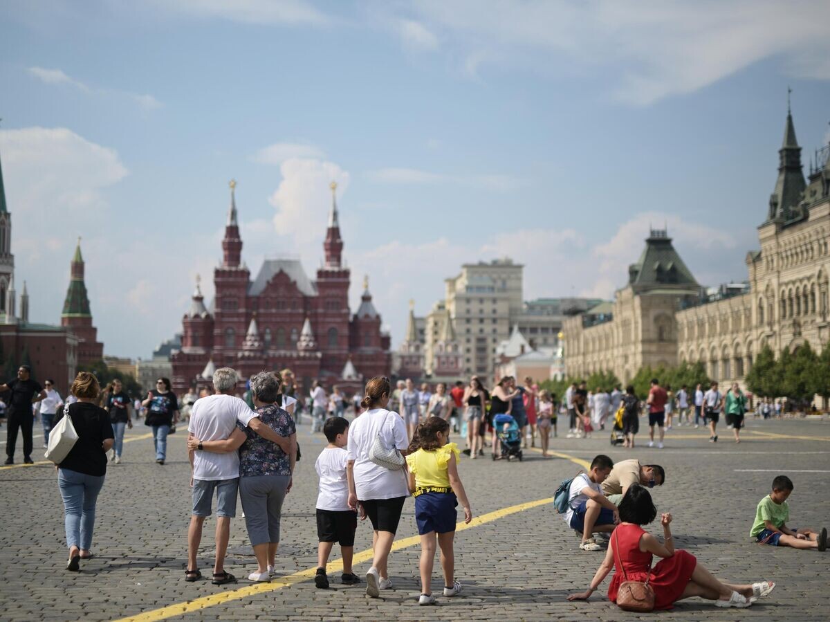    Люди на Красной площади в Москве© РИА Новости / Владимир Астапкович