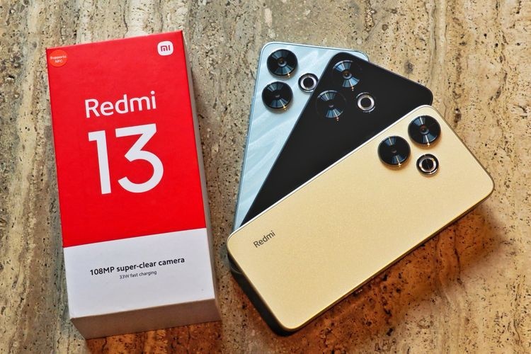    Redmi 13 в разных расцветках выглядит броско, несмотря на низкую стоимость. Фото: tekno.kompas.com