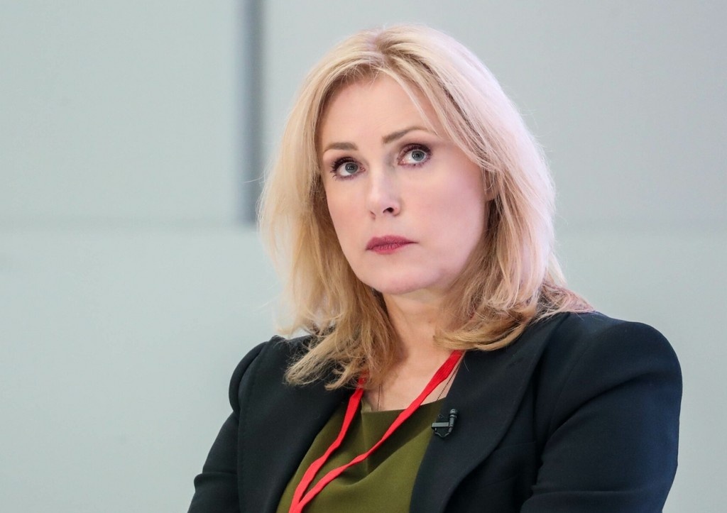 Здравствуйте, товарищи. Такое мнение высказала российская актриса и общественный деятель Мария Шукшина в связи с предложением Минпросвещения РФ переснять 30 советских фильмов.