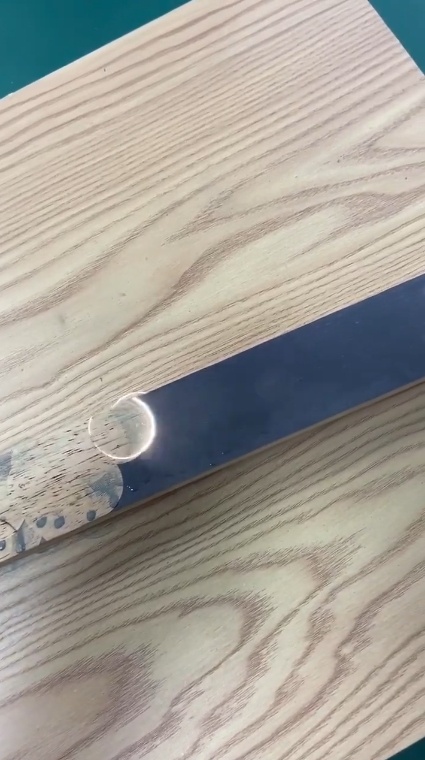 Лазерная очистка краски на деревянных поверхностях