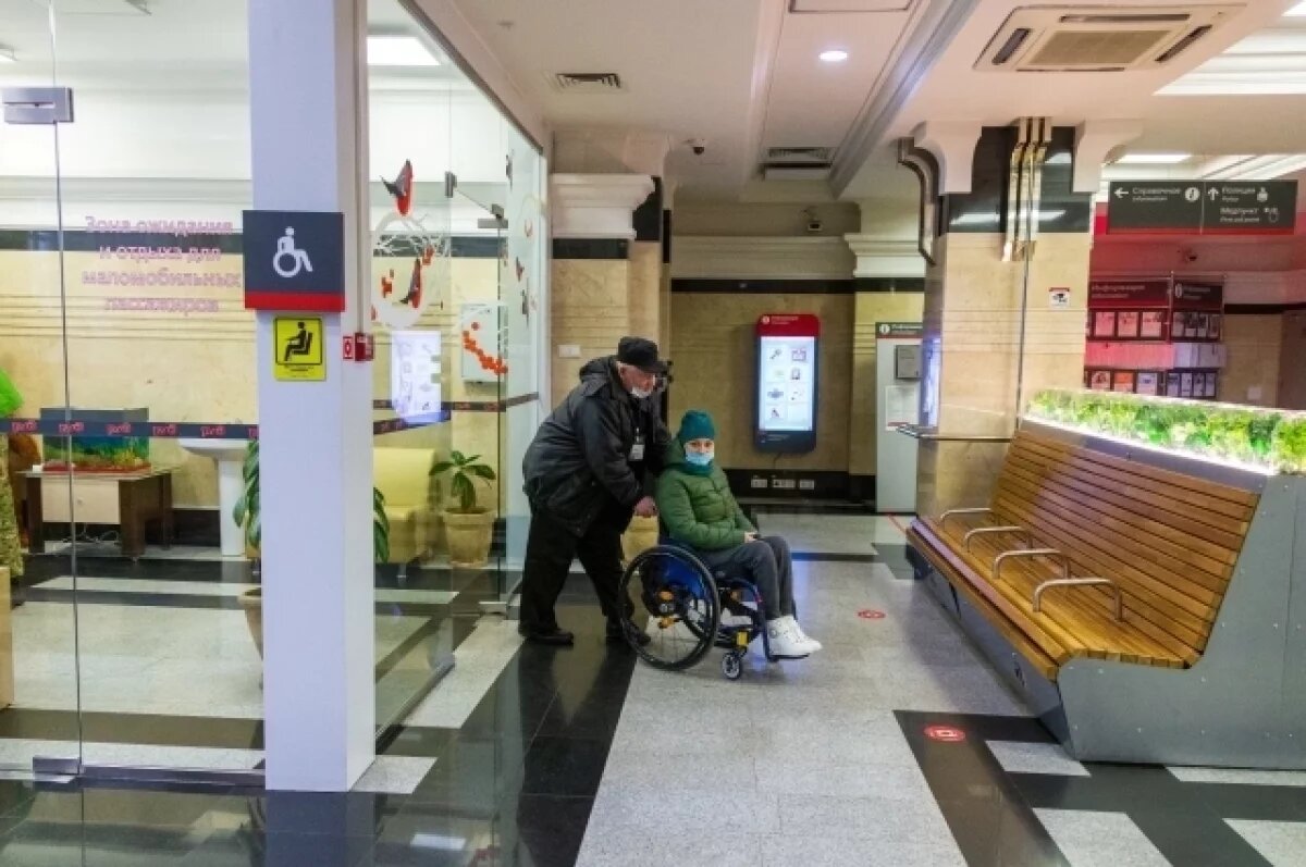    За полгода железнодорожники помогли 1,5 тыс. маломобильных кузбассовцев