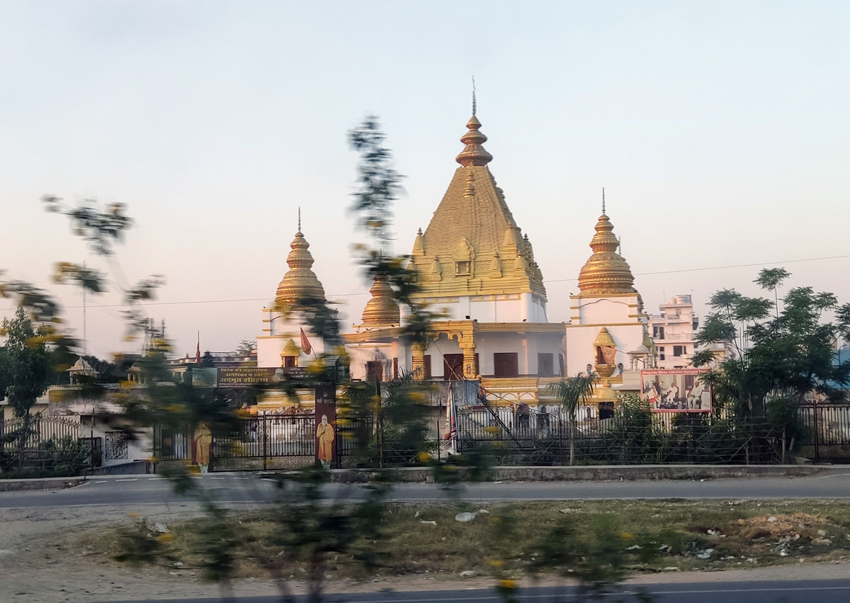 Подобных видов было немало на подъездах к Ришикешу.