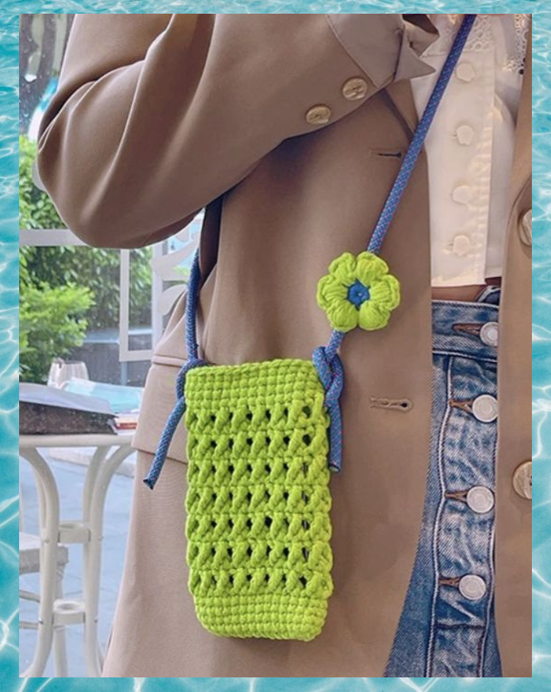 Простая и оригинальная сумочка под смартфон