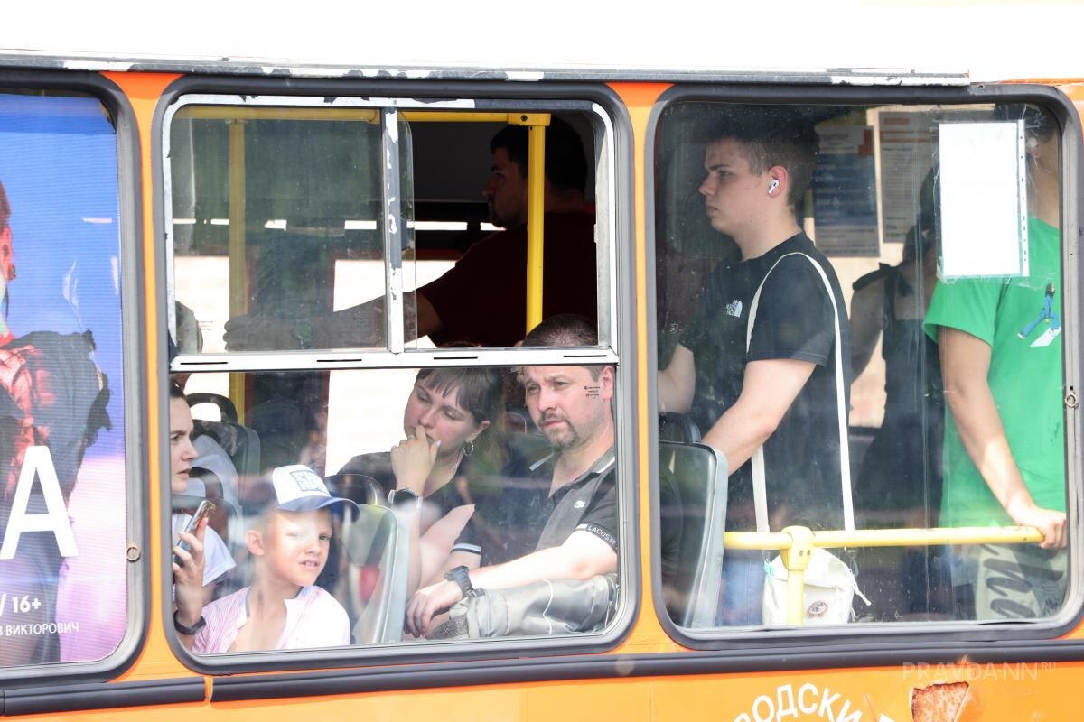    Пассажиры считают, что водители таким образом экономят топливо