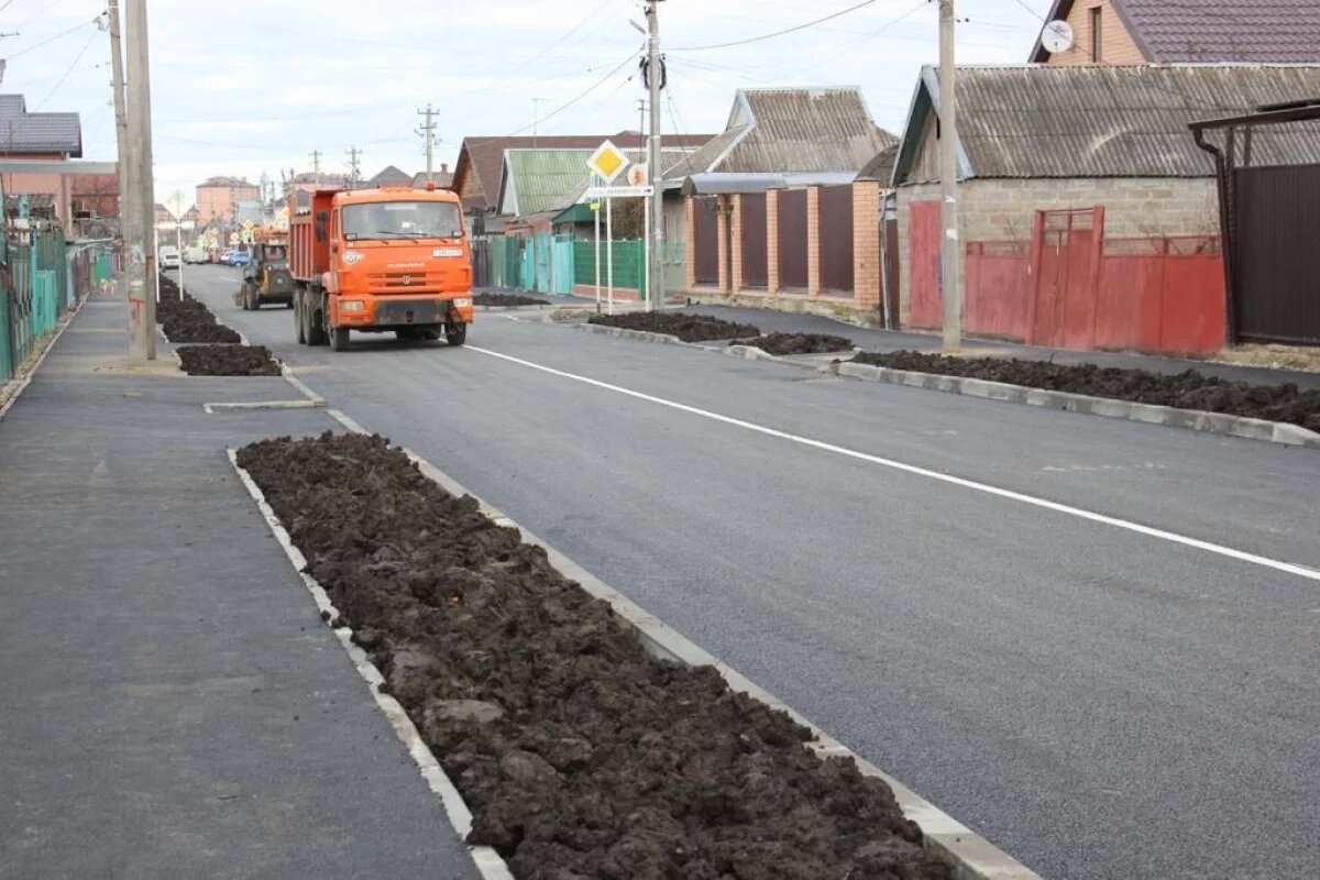    В Яблоновском продолжается ремонт дорог