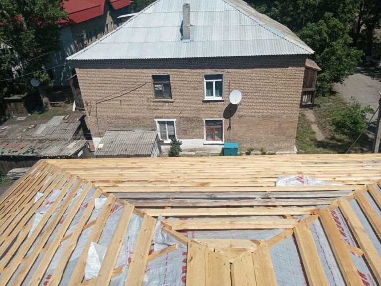    Строители Оренбуржья отремонтируют в Перевальском районе ЛНР крыши многоквартирных домов Андрей Севостьянов