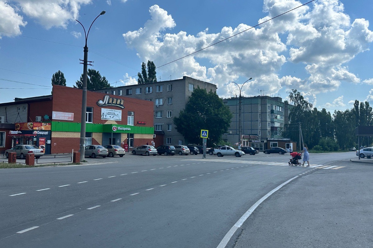 В Липецкой области завершили укладку дорожного покрытия на улицах Лермонтова, Гагарина и Дмитрова в городе Грязи. Результат оценивала приемочная комиссия.