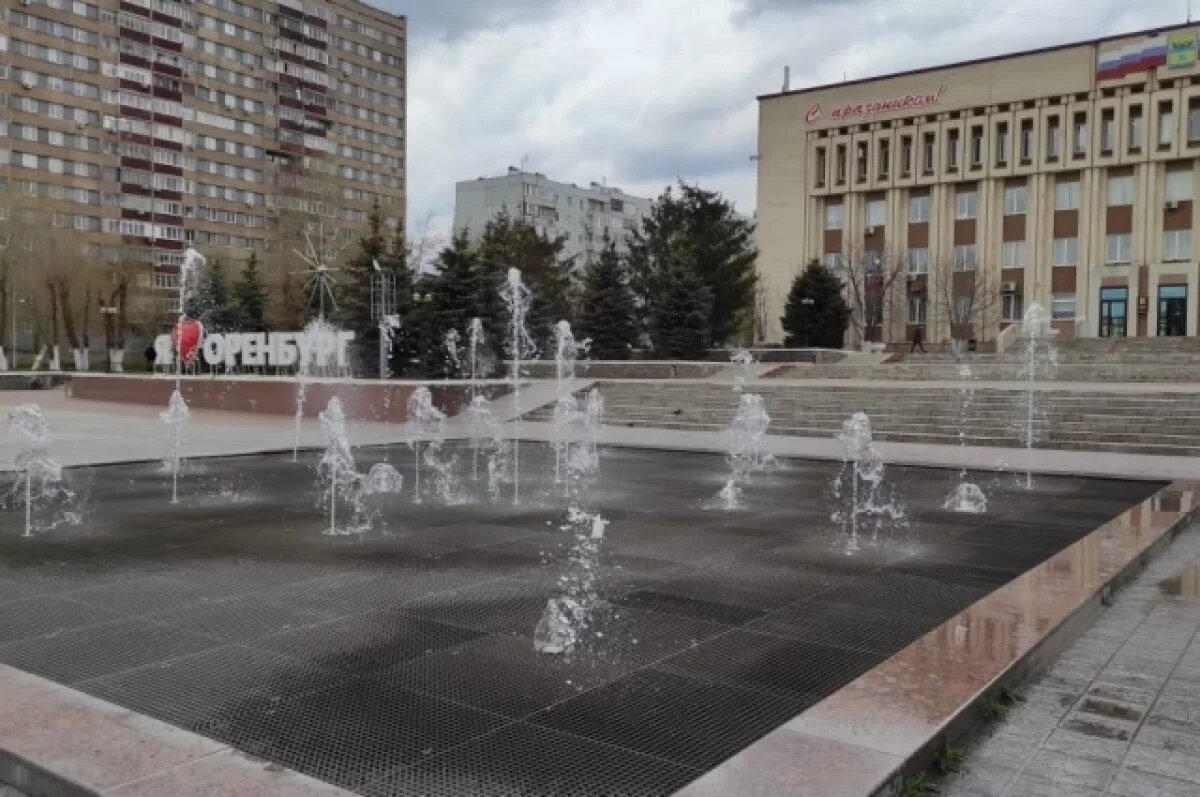    Оренбуржцев просят не купаться в жару в фонтанах