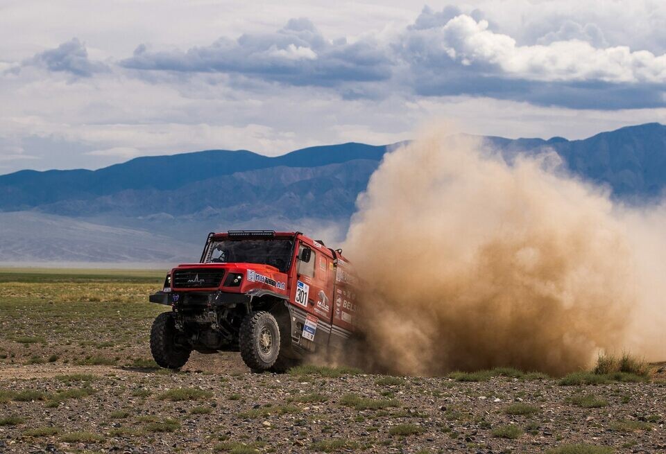    Сергей Вязович: Финишировали с КАМАЗом бампер в бамперШелковый путь