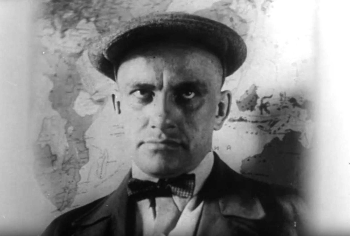 В.В.Маяковский. Кадр из док. фильма "Я сам. Моя революция" (1969)