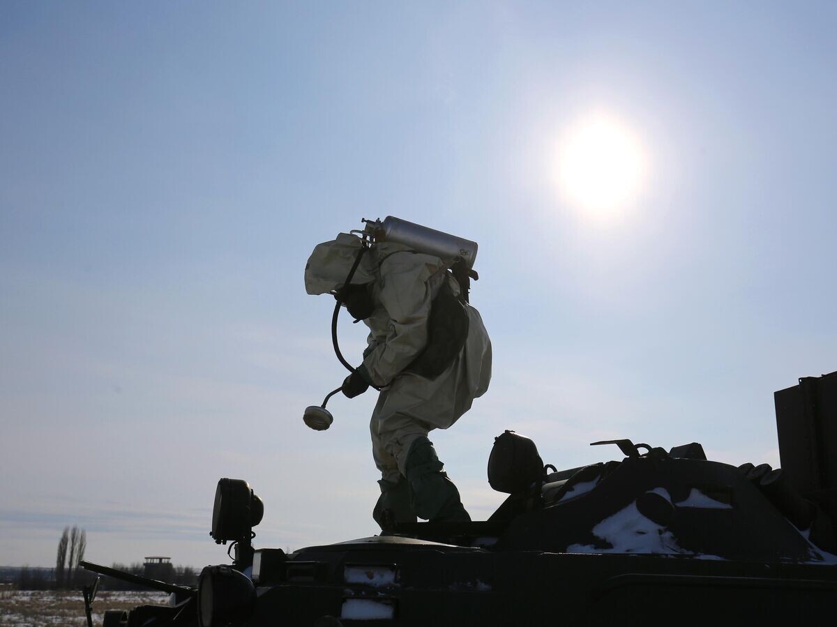    Военнослужащий войск радиационной, химической и биологической защиты РФ© РИА Новости / Кирилл Брага
