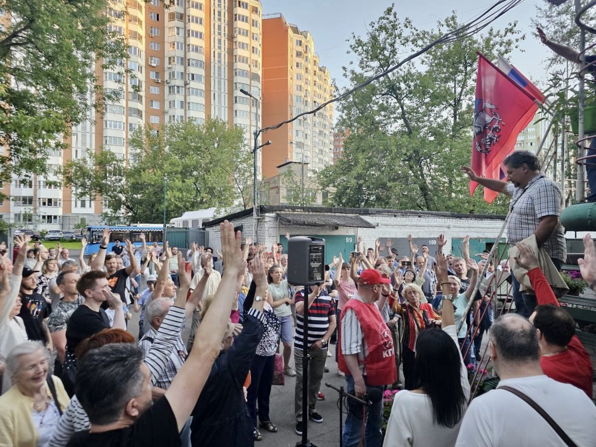 Встреча депутата Госдумы Анастасии Удальцовой с жителями московского района Свиблово 