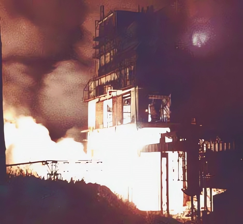 Фото 3. РД-0120 во время испытаний на станции НИК-201