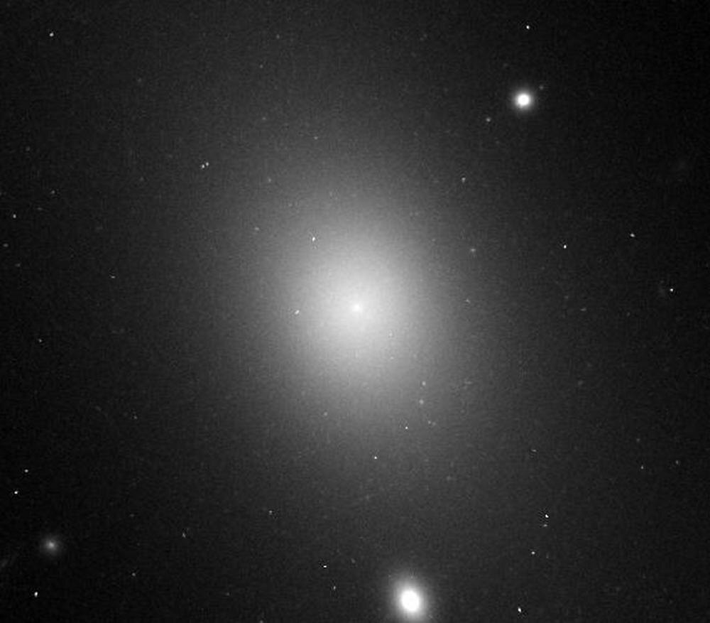 IC 1101 "глазами" космического телескопа "Хаббл" / © NASA/ESA