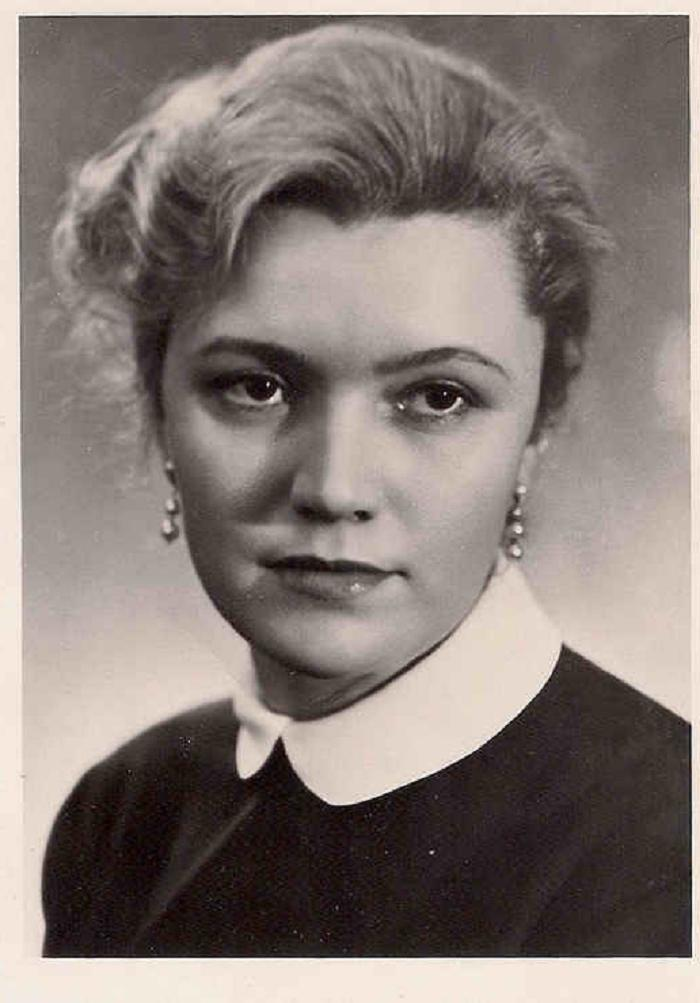 На фотографии - актриса, сыгравшая эту героиню, но мне кажется, именно так и выглядела бы эта женщина из этого известного советского фильма