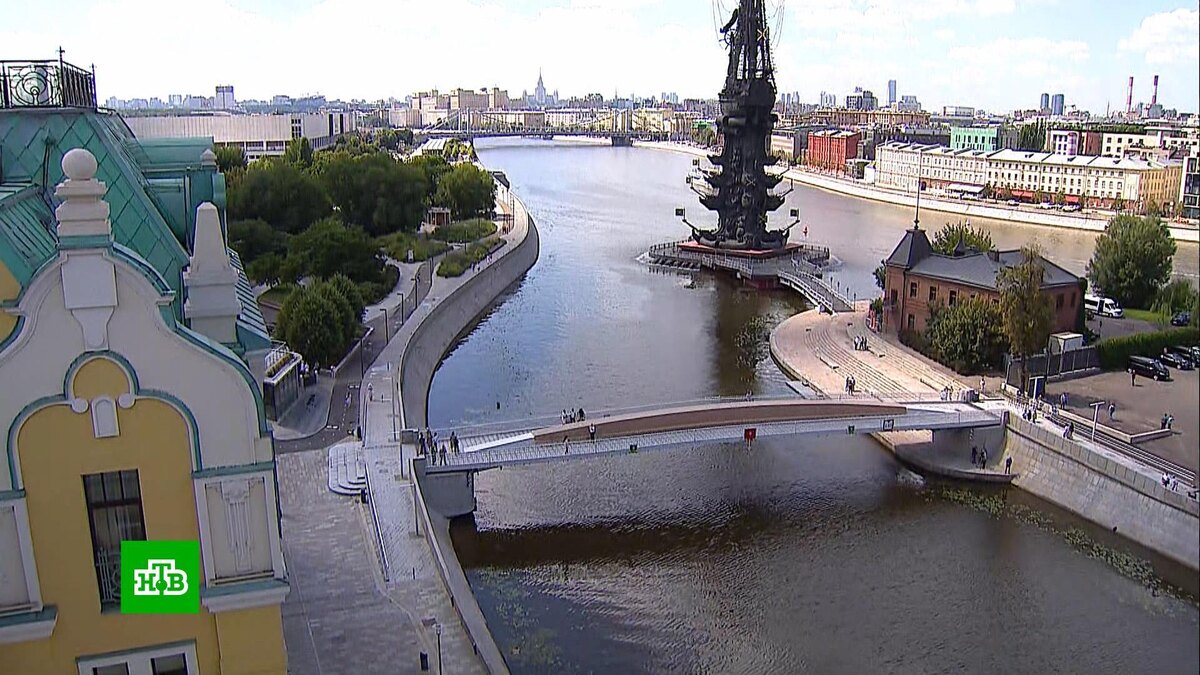    Не просто переправы: в Москве строят пешеходные мосты