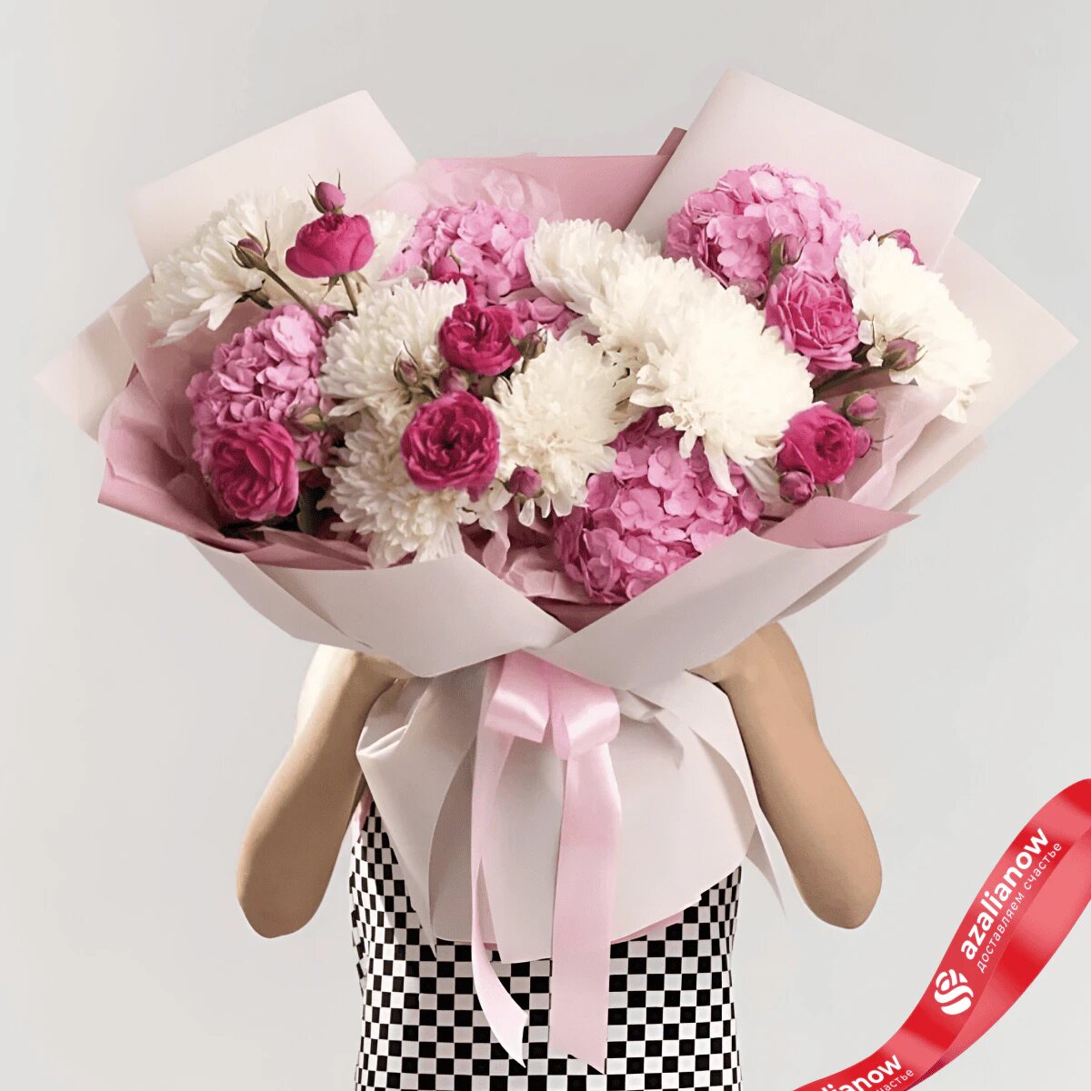   Букет из белых хризантем, розовых роз и гортензий «Ты беспощадна» от AzaliaNow