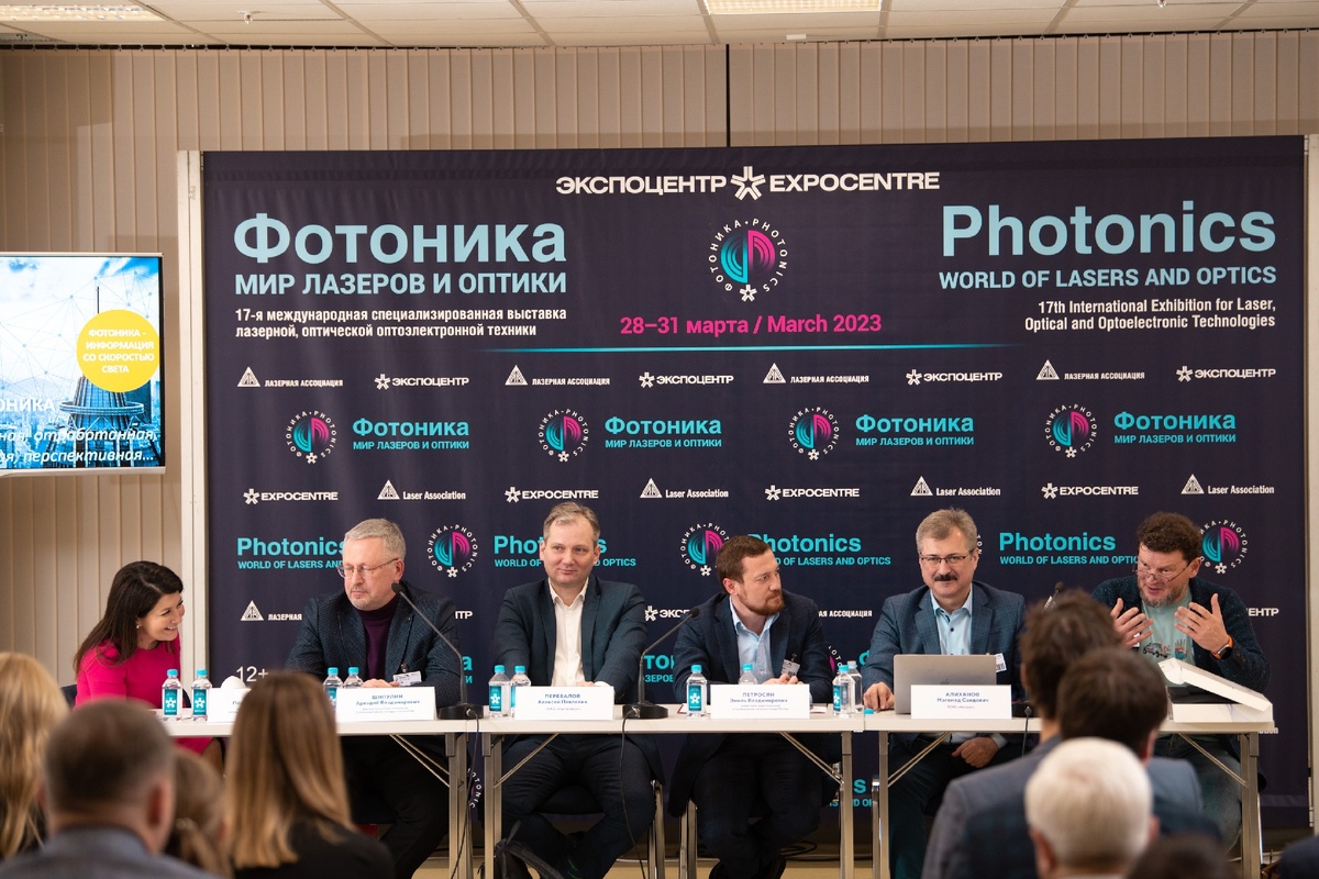 С лазерами и оптикой у нас порядок с советских времён. На выставке «Фотоника 2023». Изображение: медиацентр zntc.ru