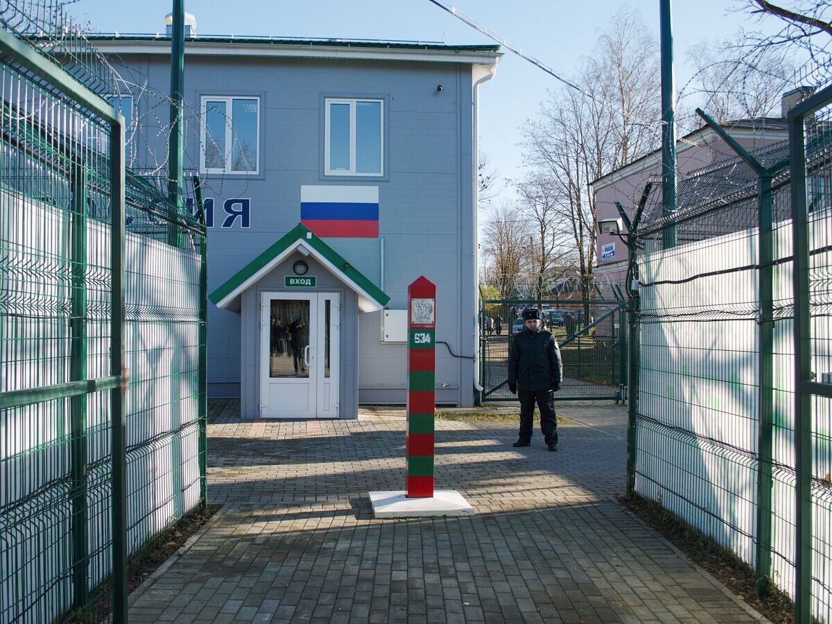    Пешеходный КПП "Нарва-2" открылся на границе РФ и Эстонии© Sputnik / Евгений Ашихмин